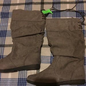 NWT Gray Boots - Women’s Size 8